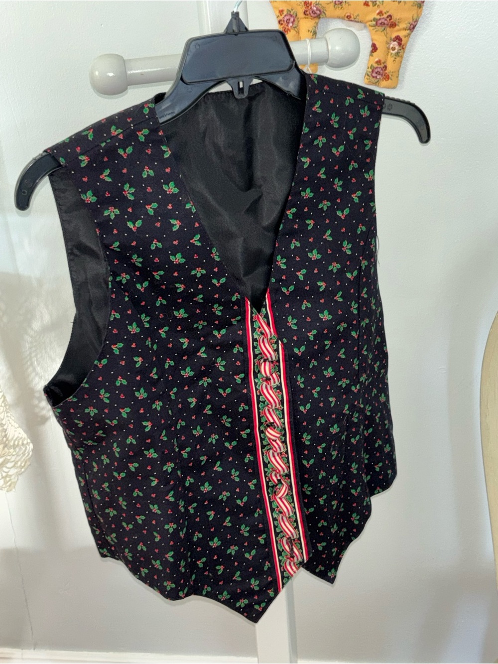 Vera Bradley Sz Sm   Vintage Black Vest with Red and Green Floral Print